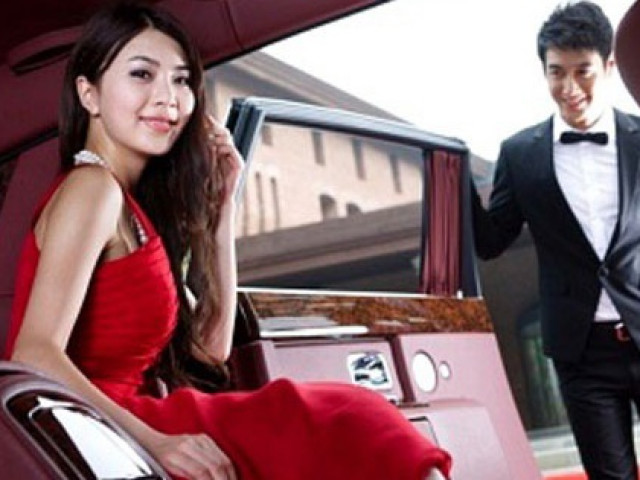 Bạn trẻ - Cuộc sống - Chờ đợi đến tận khuya rồi đau lòng khi vô tình thấy "hành động lạ" của người đưa chồng về đầu ngõ