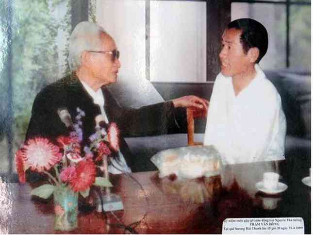 Trong một lần gặp nguyên Thủ tướng Phạm Văn Đồng tại quê hương Hải Thanh, Hải Hậu, Nam Định.