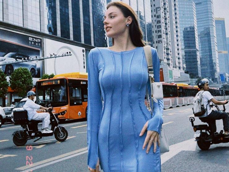 Thời trang - "Thiên thần 10x Belarus" nổi bật trên đường phố Trung Quốc với váy bodycon