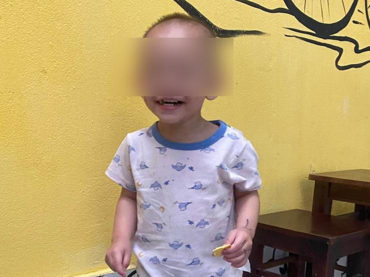 Tin tức trong ngày - Tin tức 24h qua: Nụ cười hồn nhiên của bé trai 2 tuổi bị bỏ rơi trong cơn mưa lúc rạng sáng