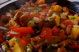 Ẩm thực - Học làm ức gà xào dứa, món ngon giữ dáng cho hội chị em