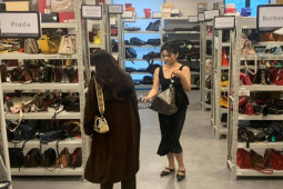 Thế giới - Giải "cơn khát" đồ xa xỉ, người TQ mua đồng hồ Rolex, túi Hermes Birkin đã sử dụng