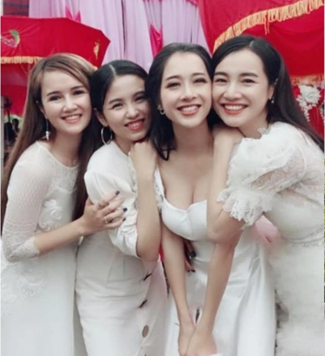 Nhan sắc 4 chị em nhà vợ Trường Giang hot nhất nhì Đắk Lắk - 1