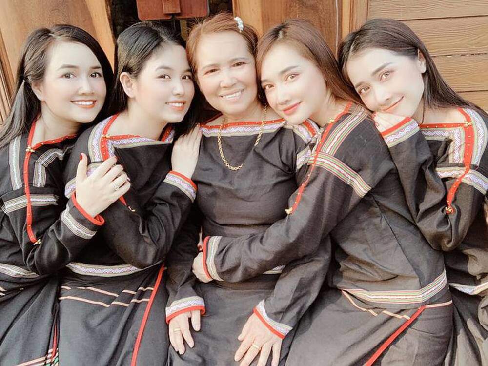 Nhan sắc 4 chị em nhà vợ Trường Giang hot nhất nhì Đắk Lắk - 7