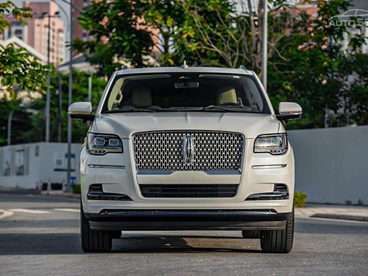 Ngắm xe - Lincoln Navigator phiên bản nâng cấp đầu tiên về Việt Nam, giá bán hơn 8 tỷ đồng
