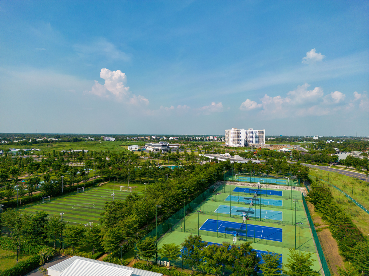 EHome Southgate tọa lạc ngay cửa ngõ “thành phố bên sông” Waterpoint nên được thừa hưởng nhiều tiện ích hiện đại.