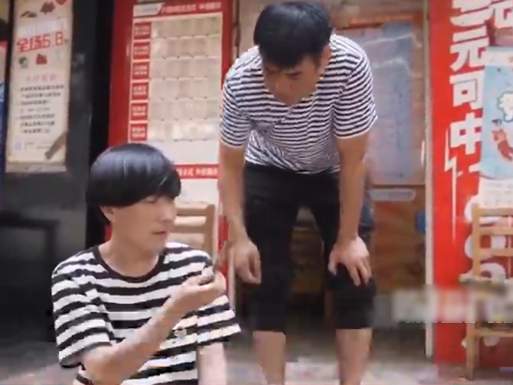 Clip hài hước - Thanh niên khiến cho bạn bè không thể vay tiền khi biết mình trúng số