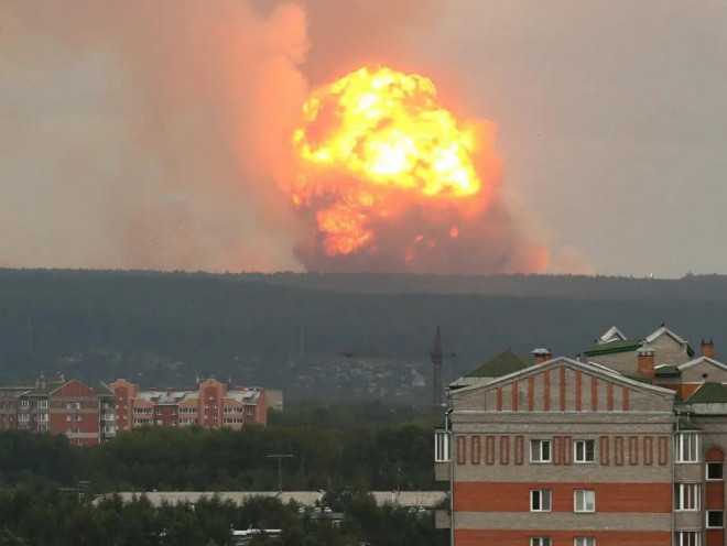 Hình ảnh cầu lửa bốc lên từ hiện trường một vụ nổ kho đạn của Nga cách đây không lâu. Ảnh: GettyImages