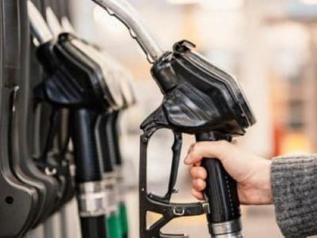 Thị trường - Tiêu dùng - Giá xăng nhập rớt xuống đáy, hi vọng giá xăng trong nước giảm mạnh