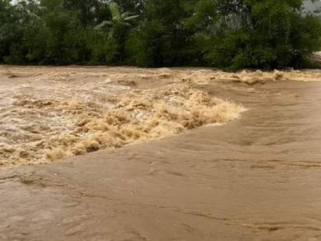Tin tức trong ngày - Mưa lũ khiến hơn 7.300 nhà dân bị ngập, 2 người chết, 1 người mất tích