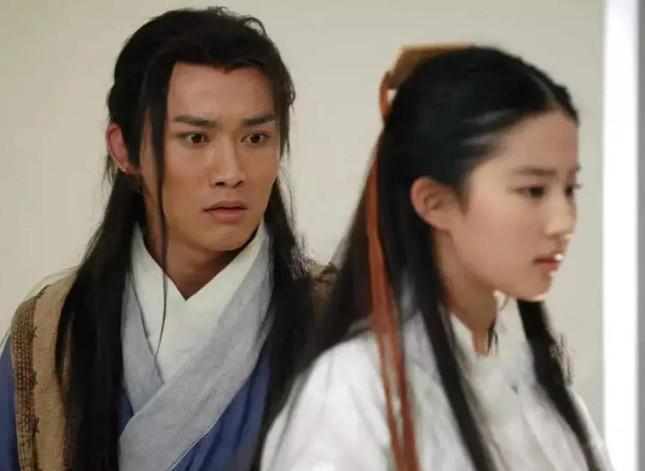 Nam diễn viên gọt mặt để đóng phim với Lưu Diệc Phi - 1