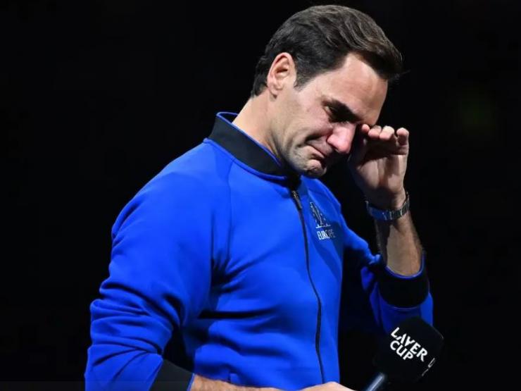 Federer suýt giải nghệ 10 năm trước, Tsitsipas sốc vì fan tự thiêu (Tennis 24/7)
