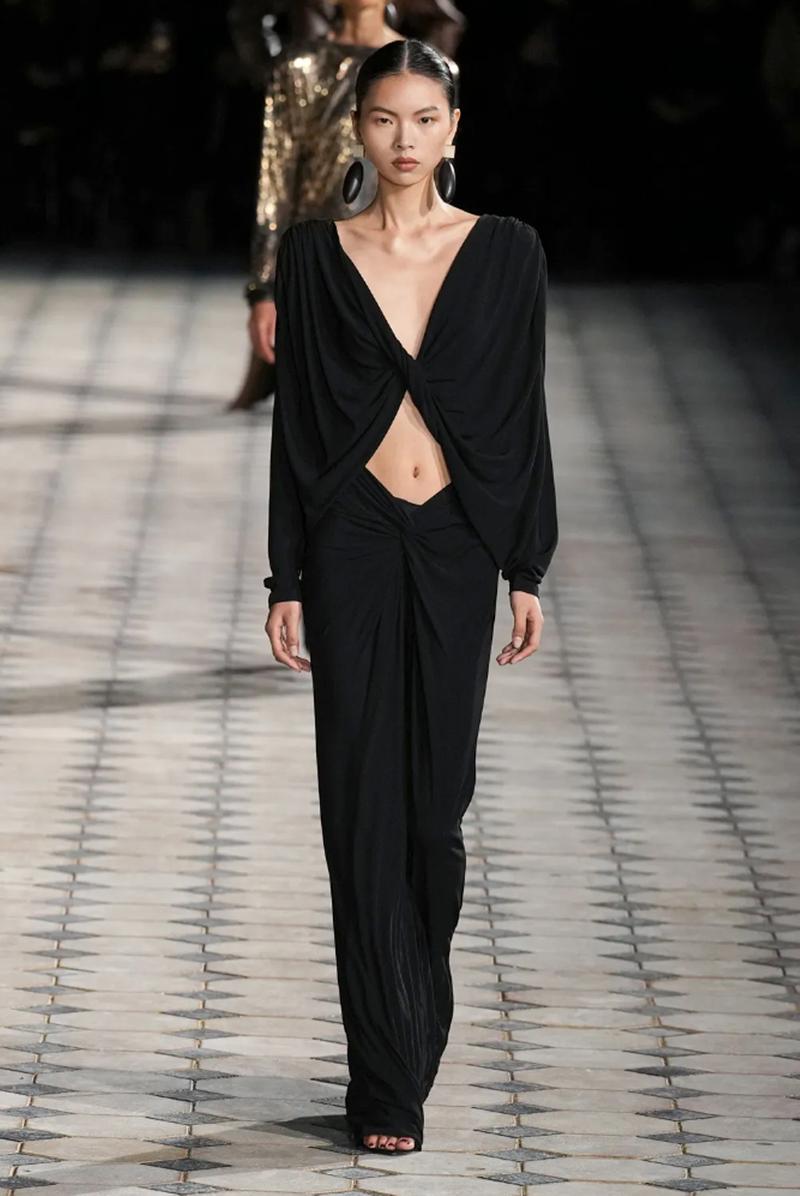 Một trong những show diễn đẹp nhất của YSL dưới chân tháp Eiffel - 11