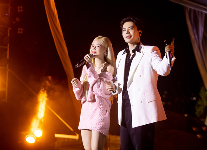 Trịnh Thăng Bình và bạn gái cũ Liz Kim Cương trong đêm nhạc tại Đà Lạt vừa qua