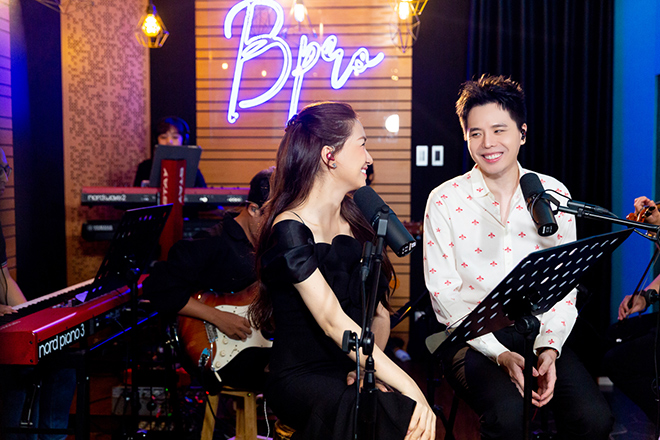 Hiện, cả hai đang được nhiều khán giả tích cực ghép đôi