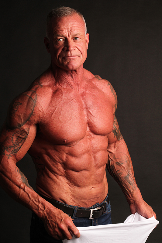 Người đàn ông 60 tuổi thường bị nhầm lẫn tuổi tác vì thân hình cơ bắp.