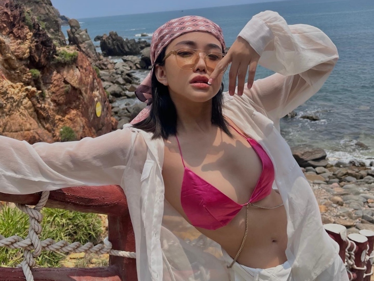 Làm đẹp - Mỹ nhân "Gái Ngàn Đô" gánh tạ "còng lưng" để dáng xinh, lên hình hấp dẫn