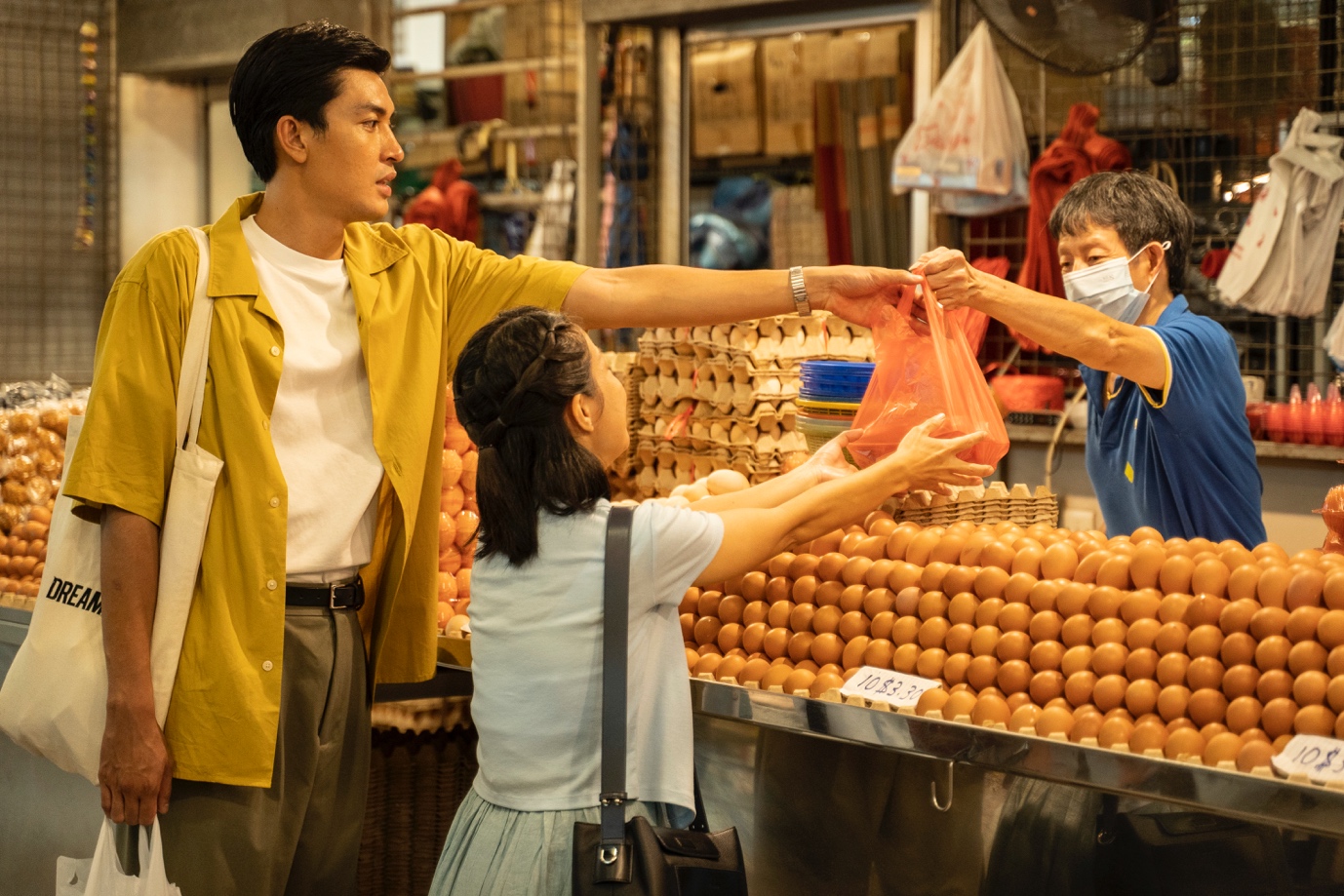 Quang Đại theo chân Aries đi chợ mua những nguyên liệu tươi ngon nhất để chế biến món nasi lemak (cơm nước cốt dừa).