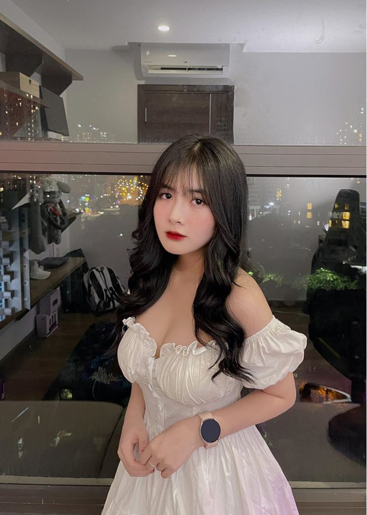 Nữ streamer từng vướng không ít thị phi khi hoạt động trên mạng.