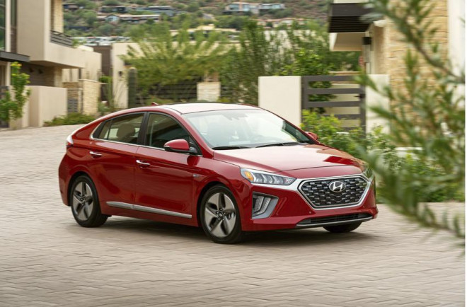 Hyundai Ioniq Hybrid Blue. Ảnh: Motorbiscuit.