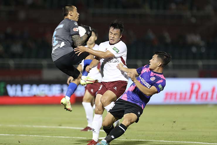 Video bóng đá TP.HCM - Sài Gòn: Người hùng ngoại binh, thoát ngôi bét bảng (Vòng 17 V-League)