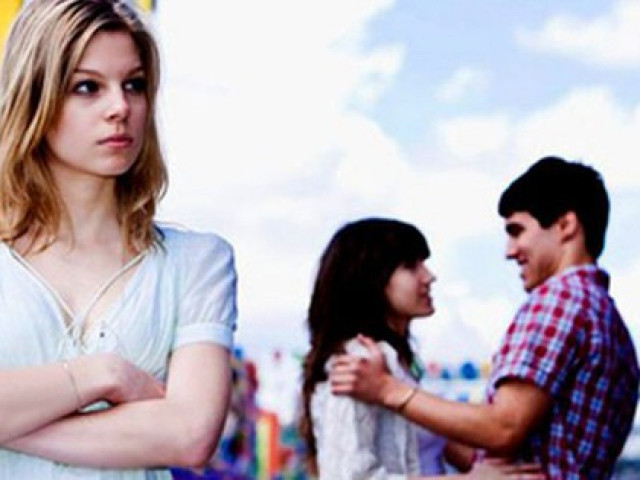 Bạn trẻ - Cuộc sống - Ra sân bay đón đối tác sang làm việc, choáng váng khi gặp chồng đang thân mật với người lạ