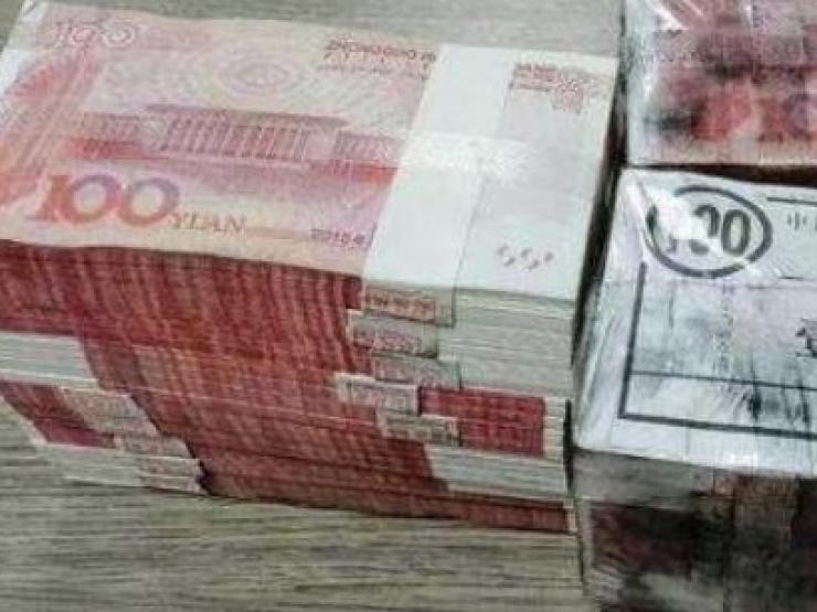 Thị trường - Tiêu dùng - Khách hàng vác ba lô tiền "mới cứng" đi mua ô tô, cửa hàng sốc khi phát hiện chiêu lừa tinh vi