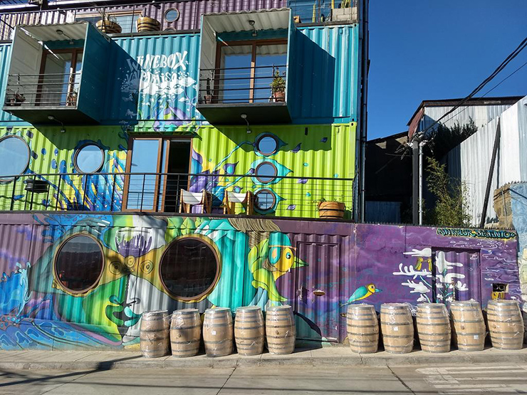 9. Các thùng container đầy màu sắc này nhận được nhiều lời tán dương từ mọi người. Một chuyến du lịch tới Valparaiso trở nên khó quên khi được ngủ lại trong các thùng container.
