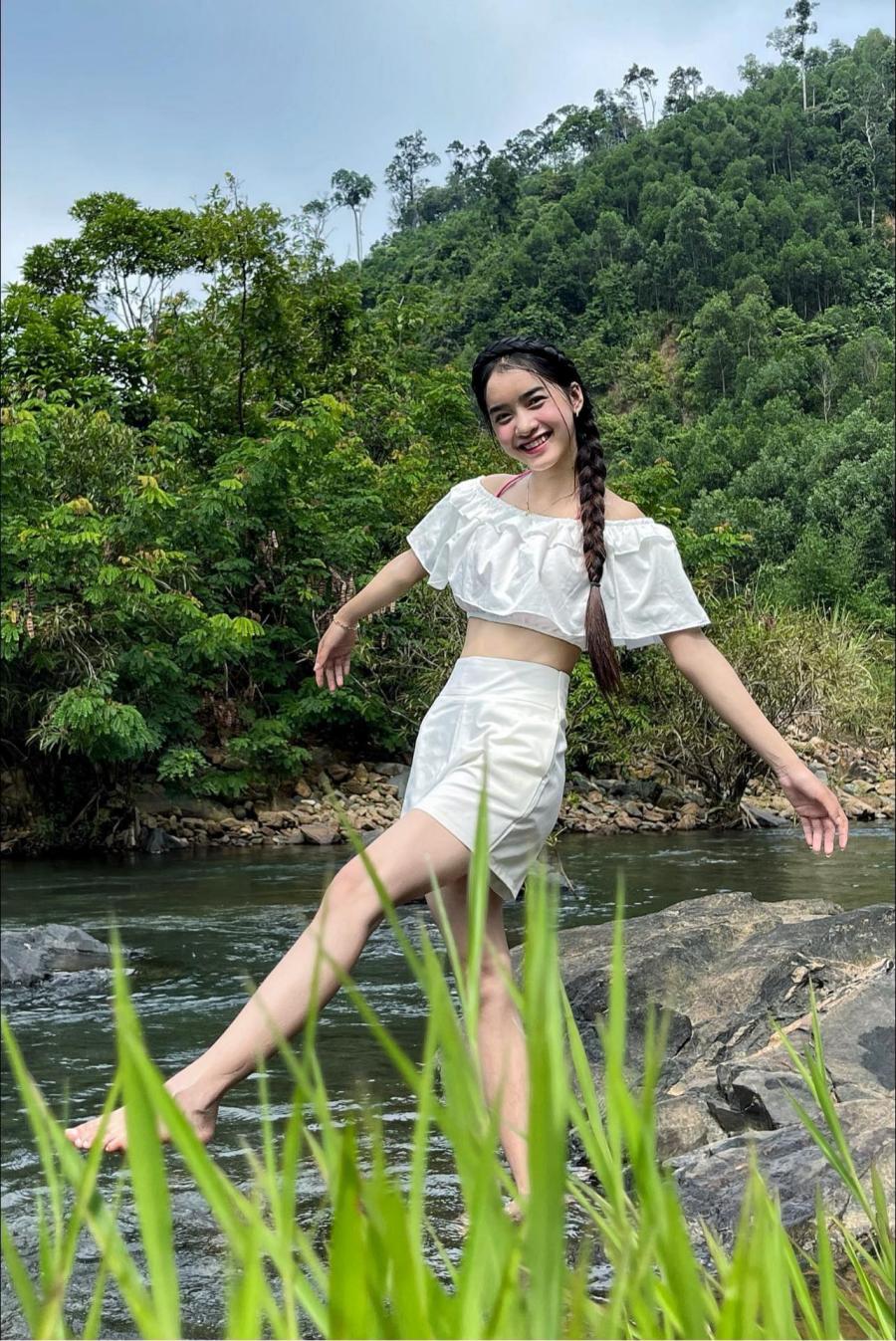 Yona Cươn xinh đẹp tuổi 18.