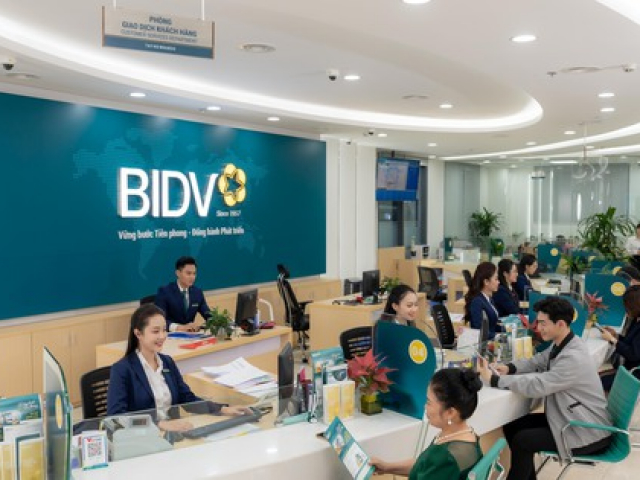 Kinh doanh - Lý do các ngân hàng “đua” giảm lãi suất cho vay