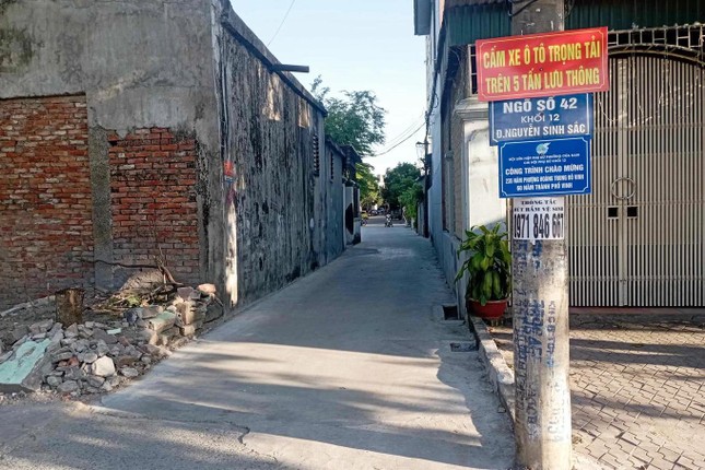 Ngõ 42, đường Nguyễn Sinh Sắc, khối 12 phường Cửa Nam đi vào khu vực chung cư Nam Thanh mới được nâng cấp