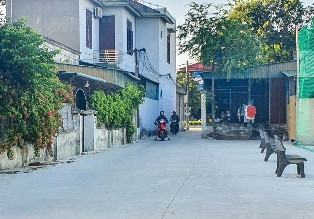 Con đường nâng cấp giúp việc lưu thông thuận tiện hơn