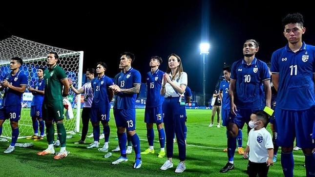 Bóng đá Thái Lan đối diện nguy cơ bị FIFA cấm vận - 1