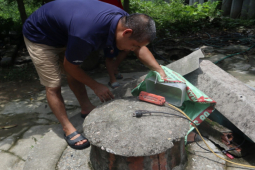 Tin tức trong ngày - Hà Nội: Chật vật 'mang' nước giếng về làng dù sống giữa hai nhà máy nước lớn