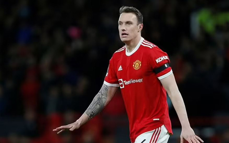 Trung vệ Phil Jones không được MU gia hạn hợp đồng