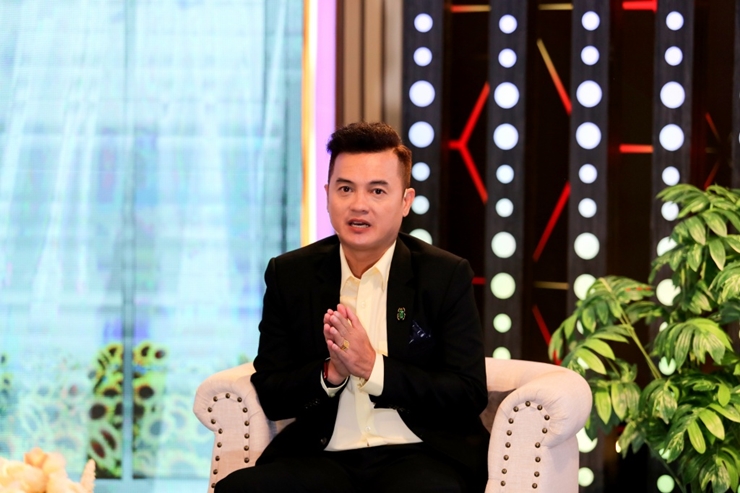 Sau khi trưởng thành, Hải Si Đô tham gia công tác Đoàn, trở thành MC, diễn viên hài được yêu thích.