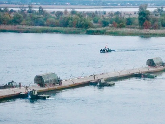 Thế giới - Ukraine lập cầu phao nhắm tới Kherson, Nga ra đòn bất ngờ phía bờ Đông Dnieper