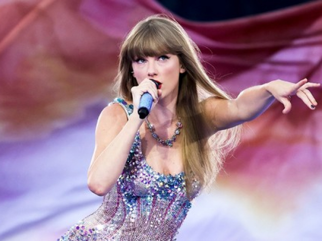 Đời sống Showbiz - Nữ ca sĩ bị phạt 32 lần vì không bỏ rác