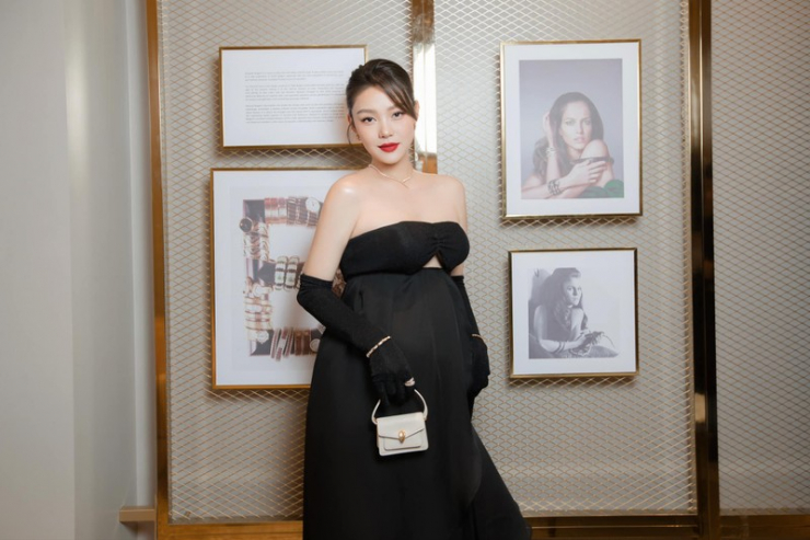 Minh Hằng vẫn rất quyến rũ dù đang mang thai. Ảnh: FBNV