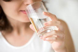 3 triệu chứng này xuất hiện sau khi uống nước cho thấy tuổi thọ của bạn đang dần rút ngắn