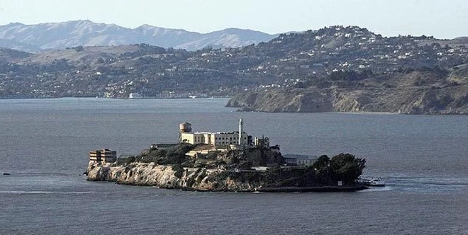 Hòn đảo Alcatraz giữa vịnh San Francisco đang là điểm thu hút khách du lịch với một di tích nhà tù khét tiếng