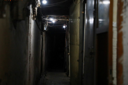 Tin tức trong ngày - Cận cảnh những con ngõ “địa đạo” tối om, hẹp nhất Hà Nội