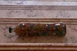 Bạn trẻ - Cuộc sống - Clip khó tin về chai thủy tinh gây sốt với 200 triệu lượt xem