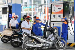 Thị trường - Tiêu dùng - Giá xăng dầu hôm nay 3/7: Dầu thô lao dốc, giá xăng tại Việt Nam chiều nay ra sao?
