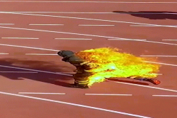 Thế giới - Video: Lính cứu hỏa Pháp chạy kiểu "đuốc sống", phá 2 kỷ lục thế giới