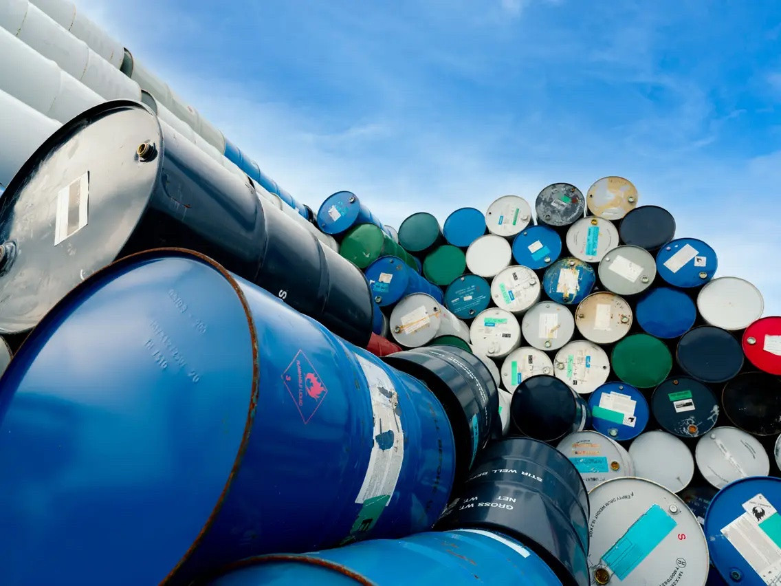 Giá dầu thô đồng loạt giảm