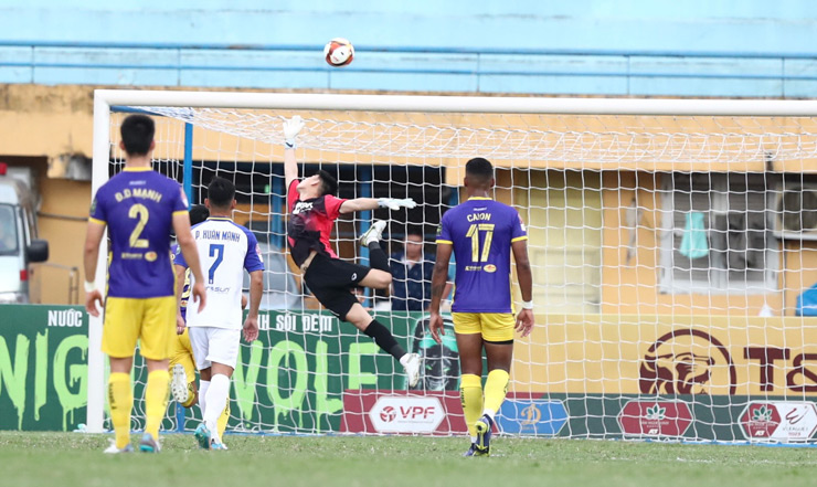 Trực tiếp bóng đá Hà Nội - SLNA: Nuối tiếc Thành Chung hụt bàn thắng (V-League) (Hết giờ) - 1