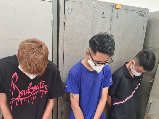 Pháp luật - Truy ‘nóng’ hai nhóm đối tượng hỗn chiến từ quốc lộ vào tận…nghĩa trang