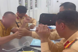 Tin tức trong ngày - Vi phạm nồng độ cồn kịch khung, nam tài xế bị giữ xe trên cao tốc