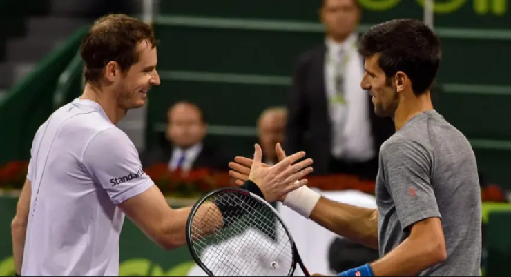 Murray (trái) ngợi khen những gì Djokovic (phải) làm được